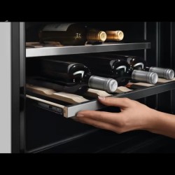 Cantinetta Vino AEG KWE884520M LxH 59,6x45,5 cm da incasso